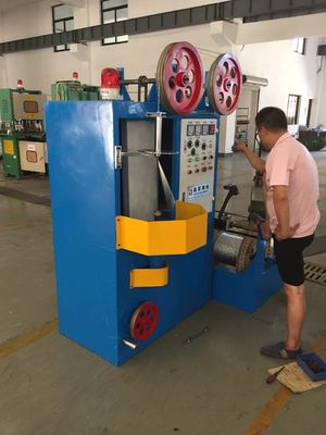 ราคาดี ความเร็ว 500m/min เครื่องม้วนแนวตั้งสําหรับสายเคเบิล extrusion ออนไลน์